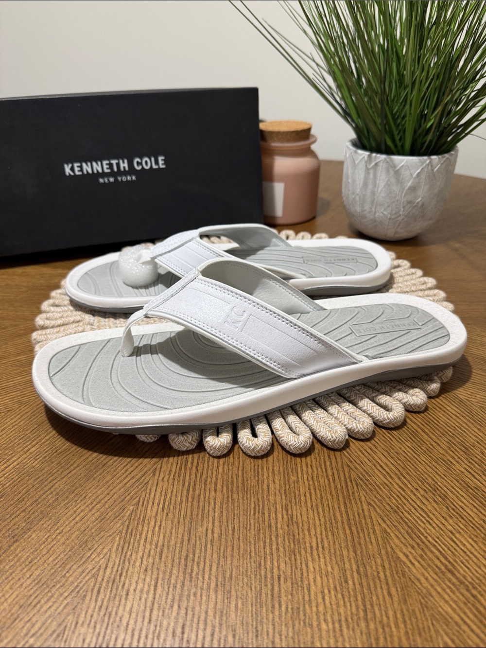 NEW Kenneth Cole mens 13 M white Fran Flip sandal shoes NIB